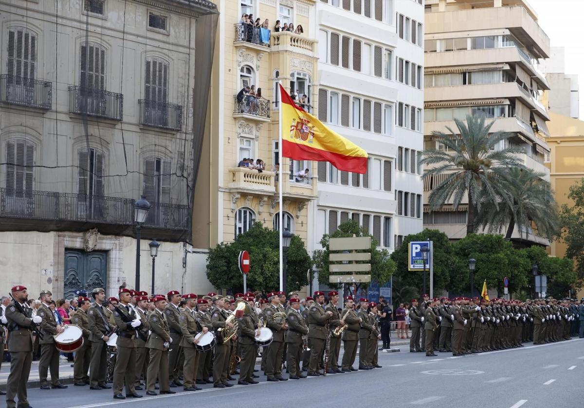 Solemne arriada de bandera en Valencia por el décimo aniversario de la proclamación de Felipe IV como Rey