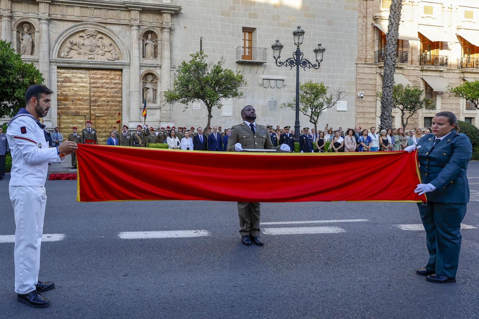 Solemne arriada de bandera en Valencia por el décimo aniversario de la proclamación de Felipe IV como Rey