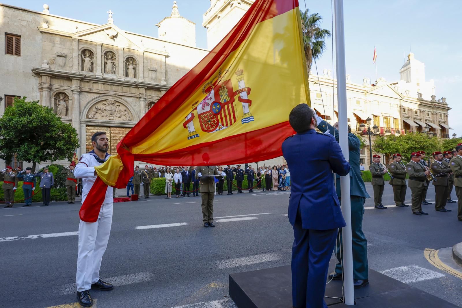 Solemne arriada de bandera en Valencia por el décimo aniversario de la proclamación de Felipe IV como Rey