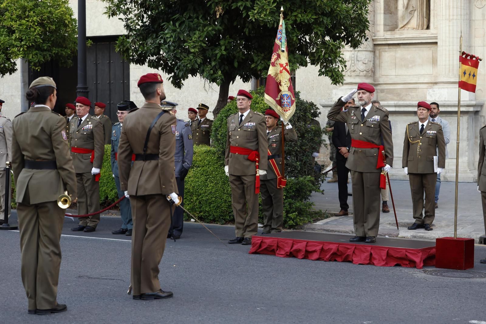 Solemne arriada de bandera en Valencia por el décimo aniversario de la proclamación de Felipe IV como Rey