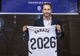 Rubén Baraja, posando tras su renovación.