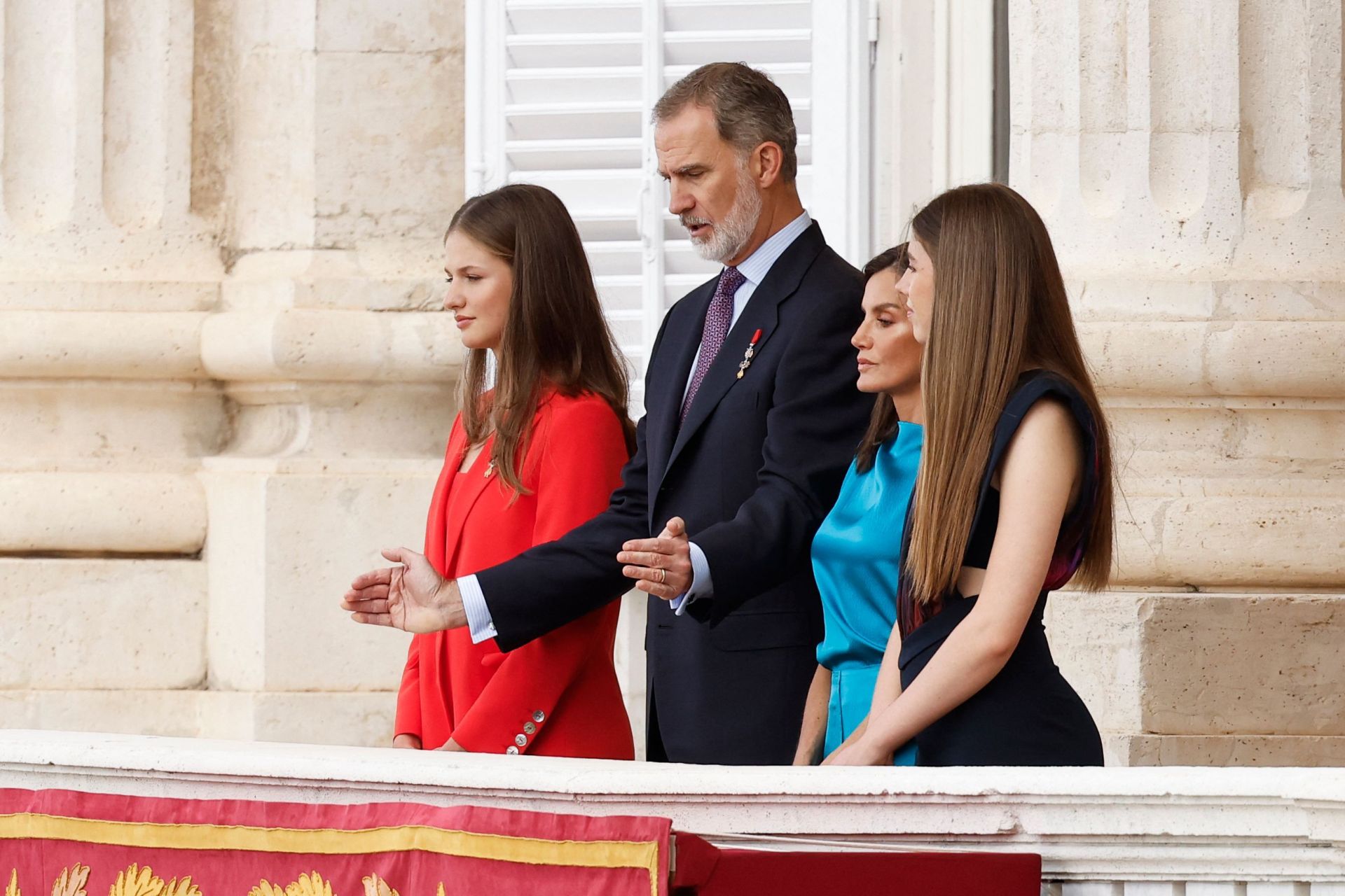 El saludo de la Familia Real desde el balcón del Palacio Real