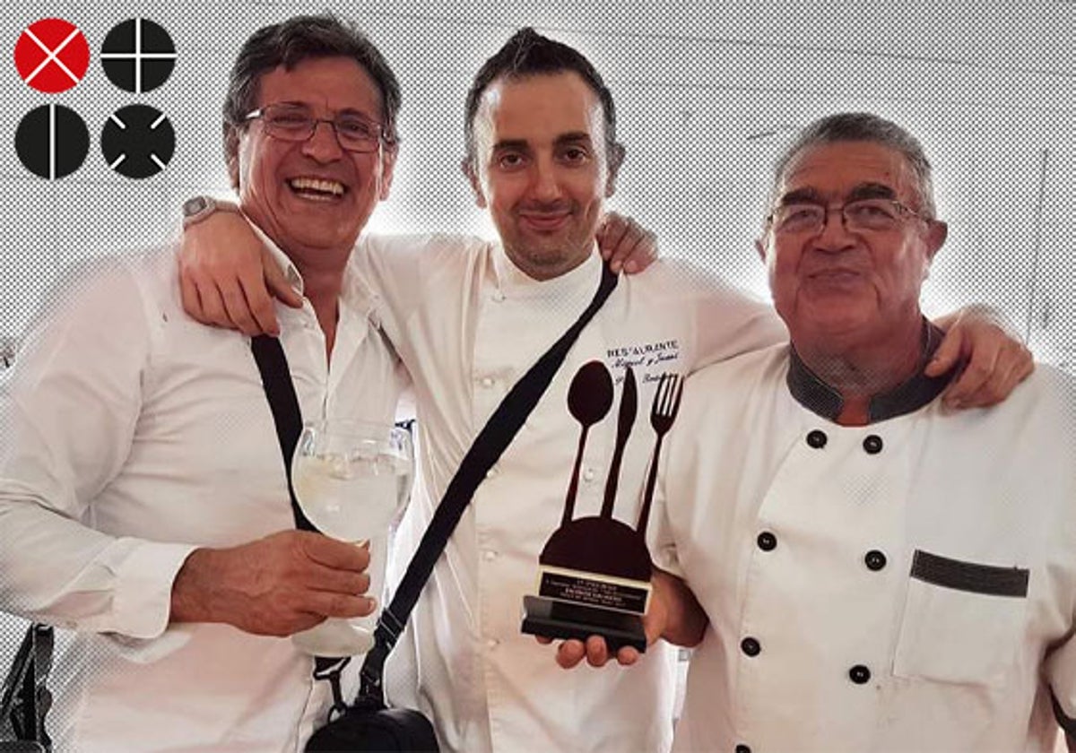 Paco Rodríguez, el cocinero y generente de Miguel y Juani, junto a su suegro, Rafael Climent, y Antonio Serrano, de la revistar 'Comer en Valencia'