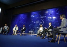 De izquiera a derecha: Carles Sanchís, Antonio Camacho, Antonio García, Ana María Blázquez, Miguel polo y Jorge Alacid.