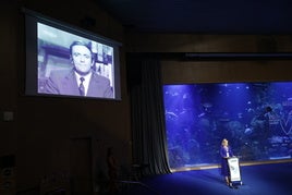 Una imagen del vídeo sobre Félix Rodríguez de la Fuente, durante la intervención de la consellera de Medio Ambiente en el simposio de LAS PROVINCIAS.