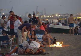 Celebración de la noche de San Juan en la Malvarrosa en una imagen de archivo.