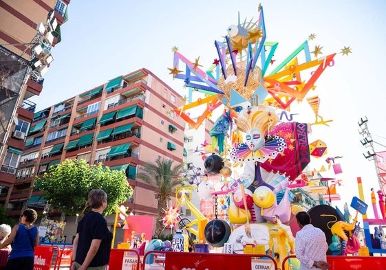 Foguera de Florida Portazgo, obra de Pere Baenas, ganadora del primer premio de sección Especial de las Hogueras 2024 de Alicante.