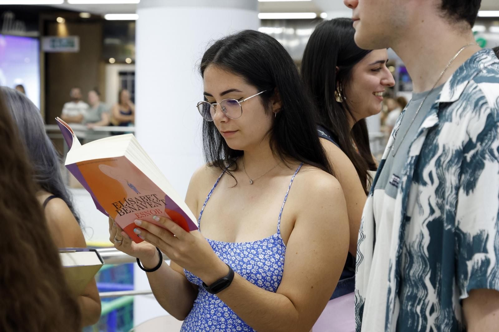 Elísabet Benavent firma libros en Valencia