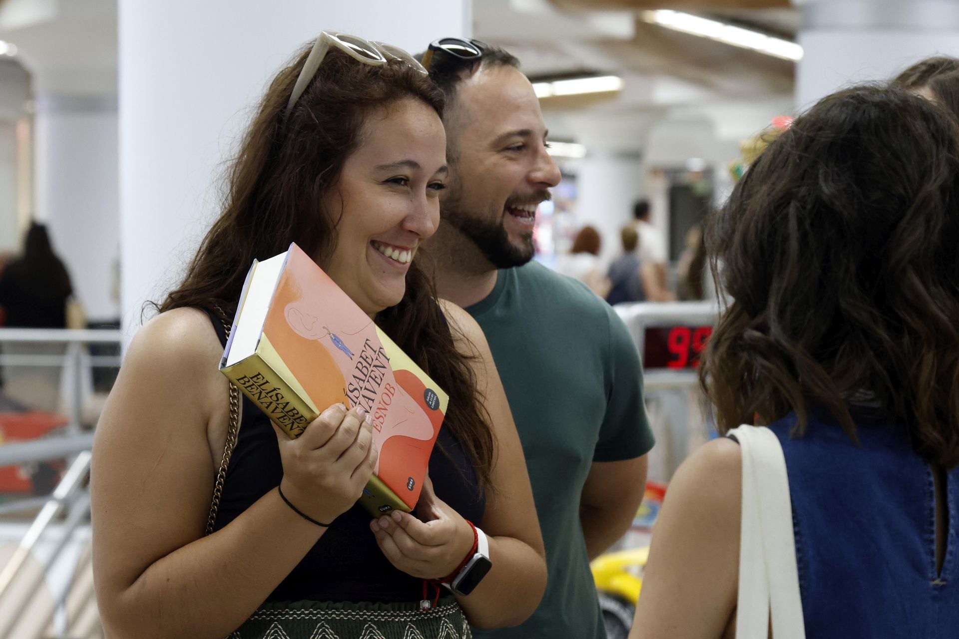 Elísabet Benavent firma libros en Valencia