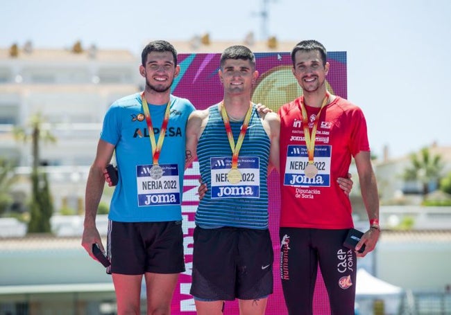 Quique Llopis y Asier Martínez, en el podio del Campeonato de España al aire libre de 2022.