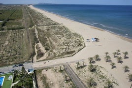 La playa virgen de l´Ahuir, entre los municipios de Gandia y Xeraco