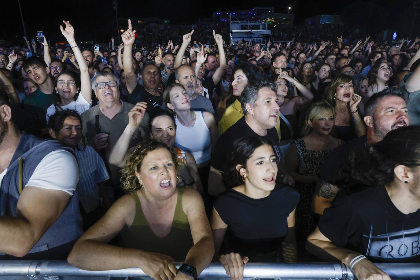 Vetusta Morla hace vibrar la Marina de Valencia