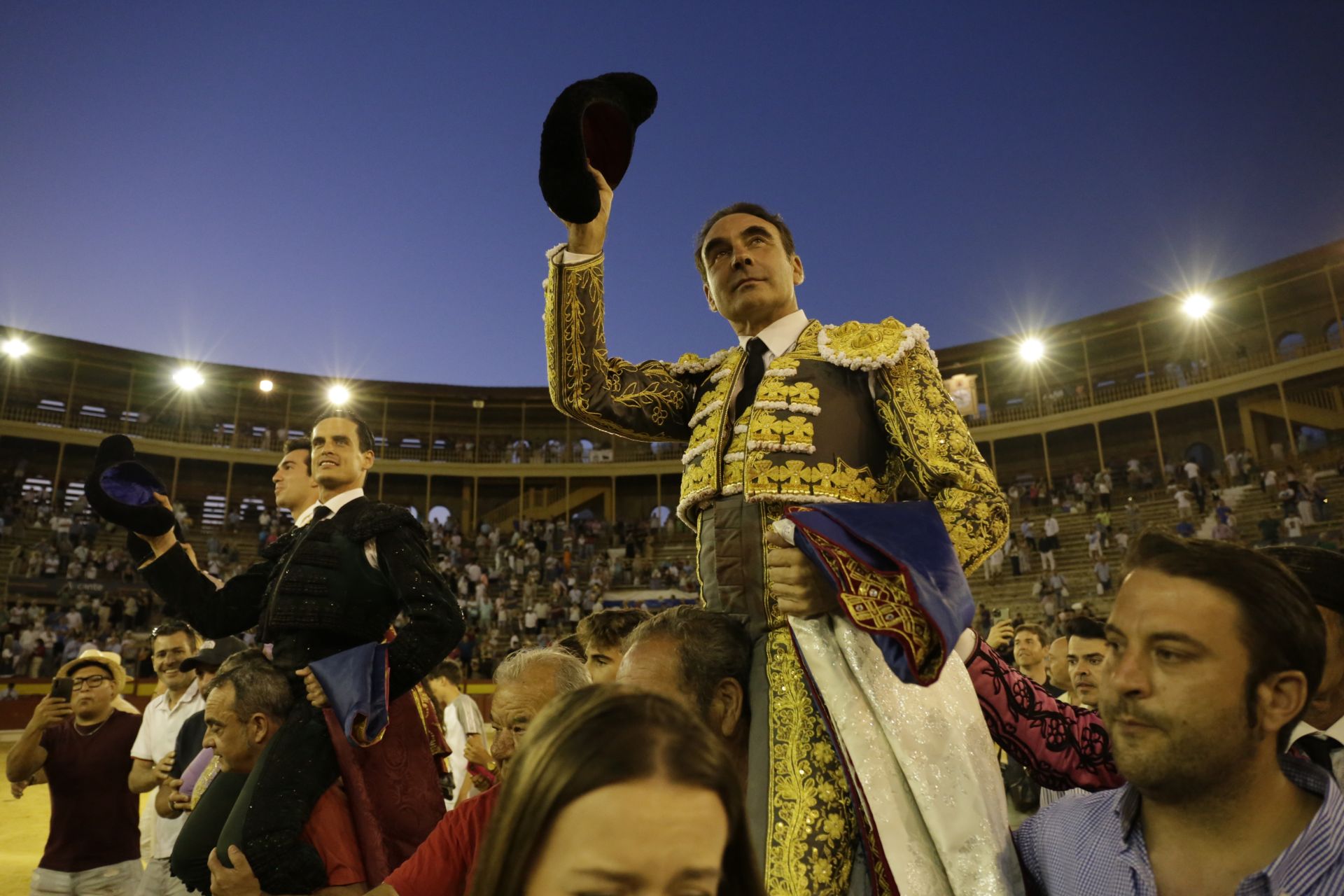 Imagen principal - Ponce, en la corrida de este domingo en Alicante.