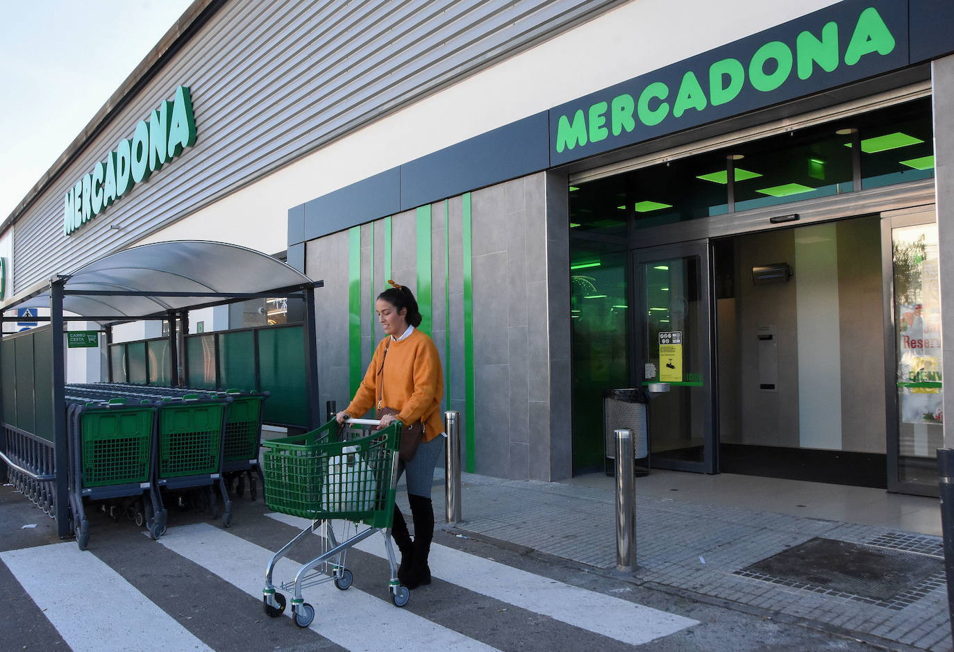 Los supermercados de Mercadona que abren hoy lunes 24 de junio en la Comunitat: horario especial por el día de San Juan