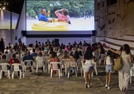 Cine de verano de Serra, el más antiguo de la Comunitat Valenciana..