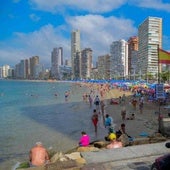 La celebración de la Policía Local de Benidorm ante una insólita devolución: «Viva la gente buena»