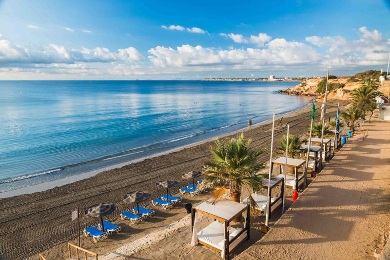 Vista panorámica de la playa de Punta Prima, en Orihuela Costa.