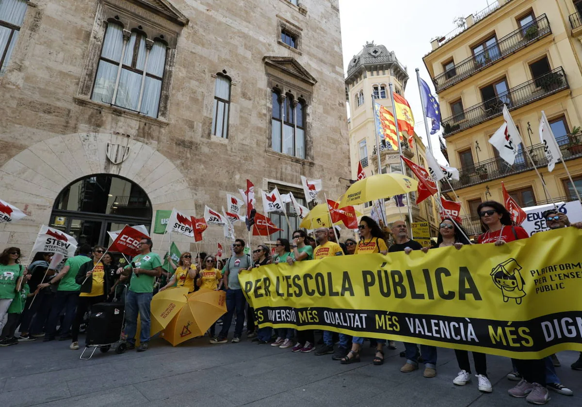 Ampas y sindicatos de la pública convocan protestas por la aprobación de la ley de libertad educativa