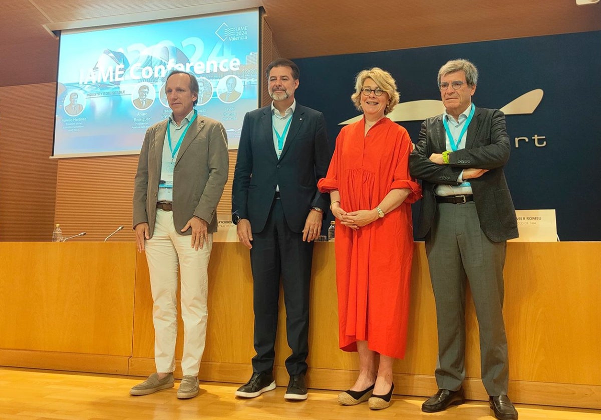 Los participantes en la jornada inaugural.