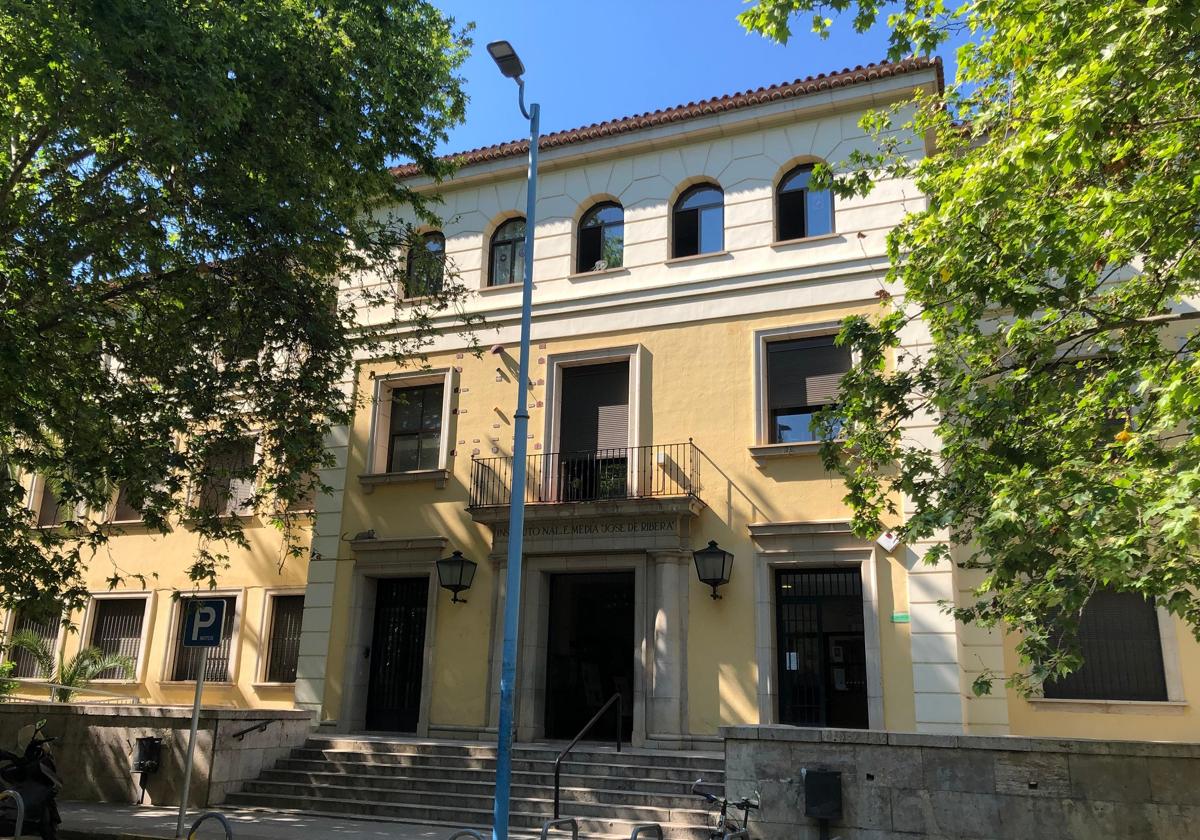 Edificio del IES Josep de Ribera de Xàtiva, donde se impartirán los cursos.