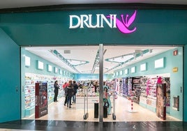 Entrada de una tienda de Druni.