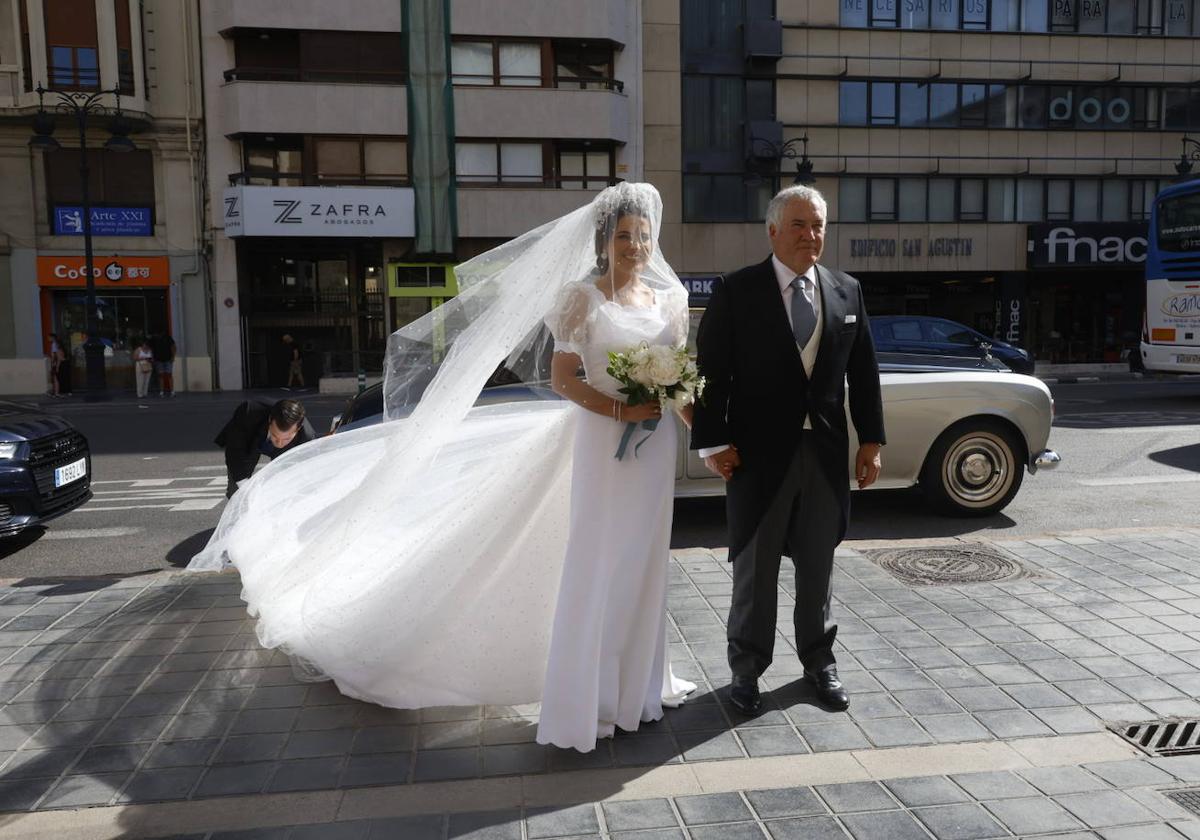 Natalia acompañada por su padre, José Luis Santos