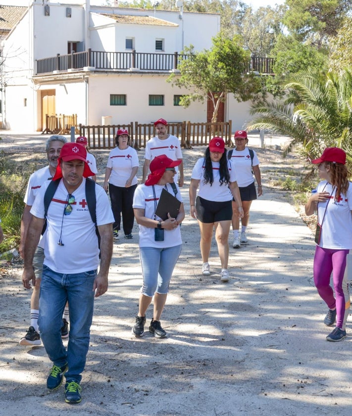 Imagen secundaria 2 - Primer día de la campaña de voluntariado de prevención de incendios y vigilancia de la Devesa.