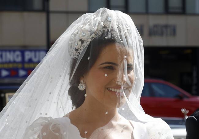 La tiara que diseñó su abuelo, Jesús Yanes, y que han llevado las novias de la familia el día de su boda.