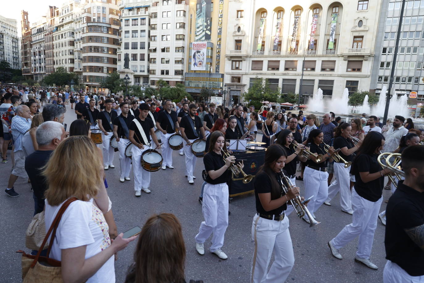 Espectacular inicio de la Feria de Julio: Entrada de Bandas y espectáculo piromusical