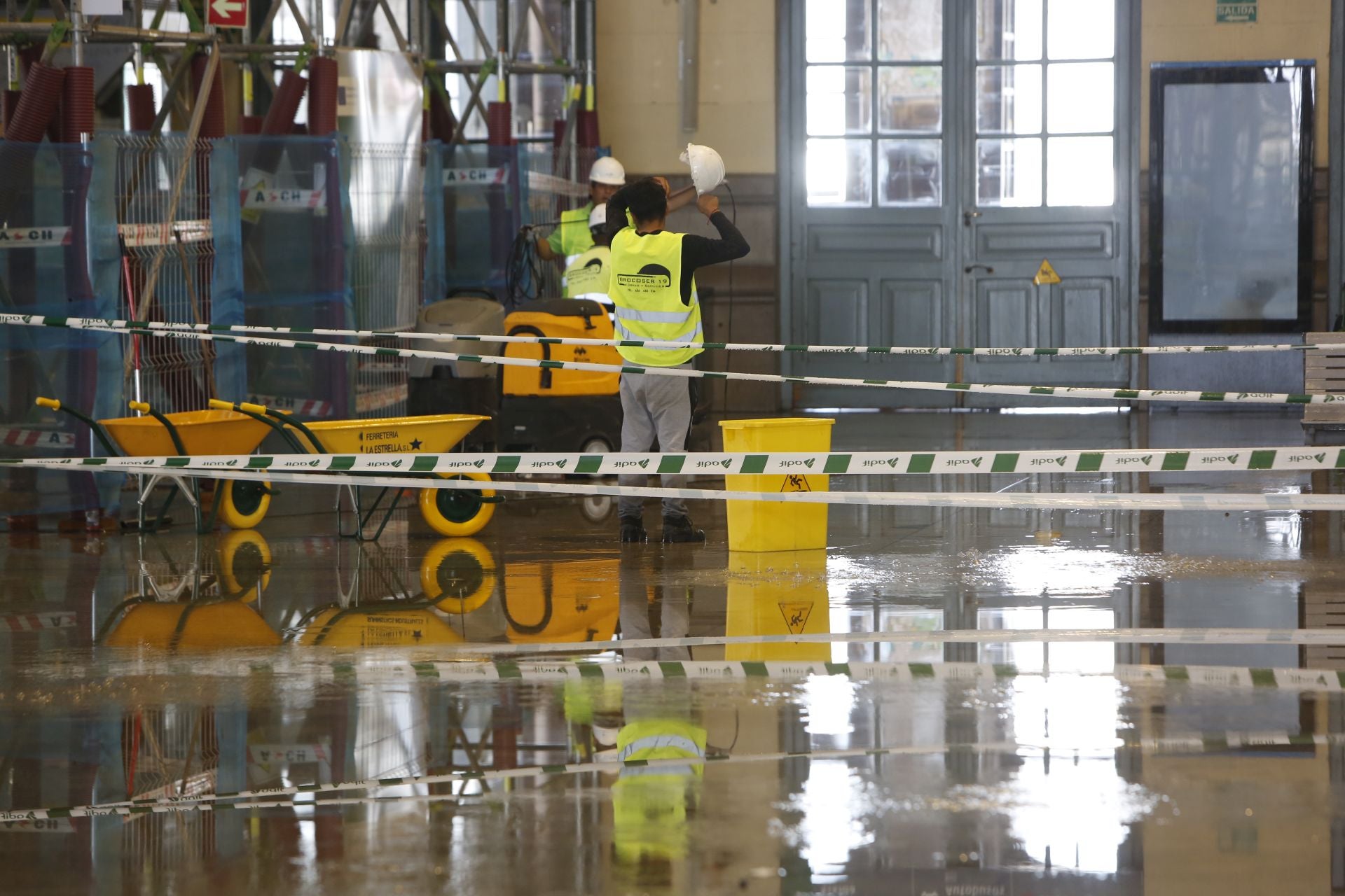 La lluvia se cuela en la Estación del Norte