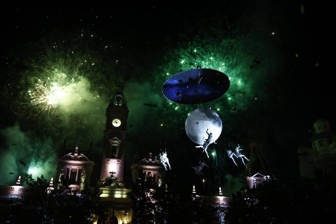 Espectacular inicio de la Feria de Julio: Entrada de Bandas y espectáculo piromusical