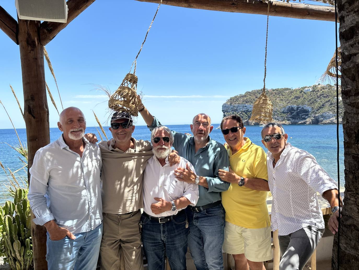 Edgar Slama, Toni Marí, Gabriel Martínez, Vicente Garcia, Nicolás Merle y Vicente Miralles en una comida en Xàbia.