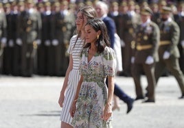 La reina Letizia estrena un vestido comprado en 2020