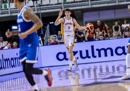 Sergio de Larrea durante su debut con España contra la República Dominicana.