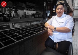 Carmen Pérez, junto a la barra de Central Bar, tras una intensa mañana de trabajo.