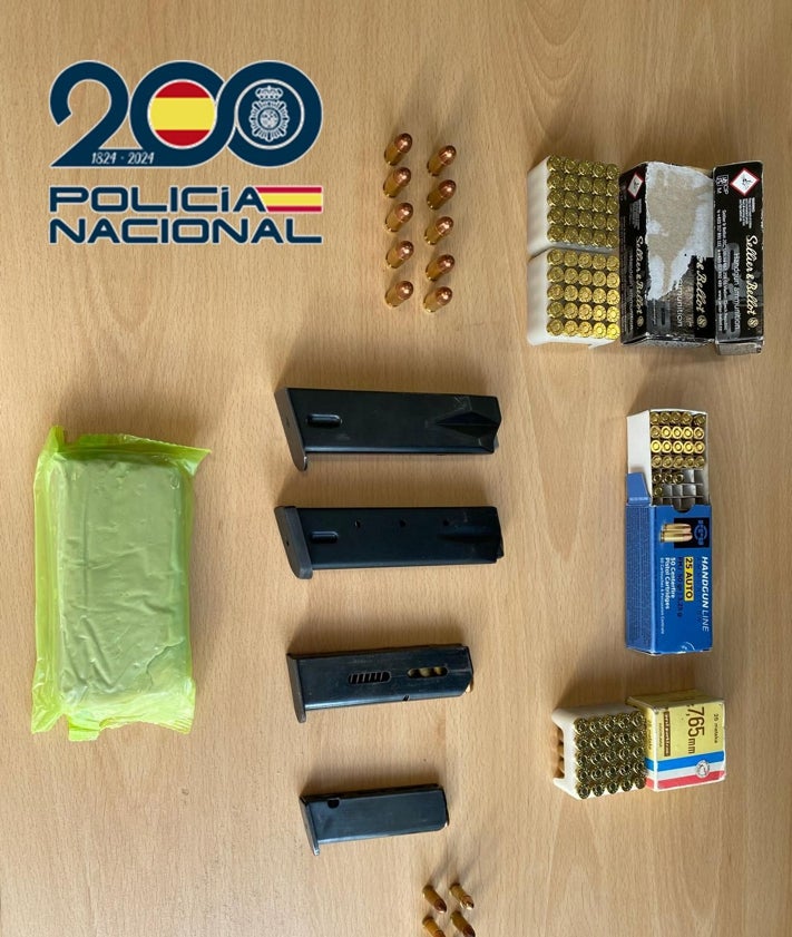 Imagen secundaria 2 - Armas y munición encontradas