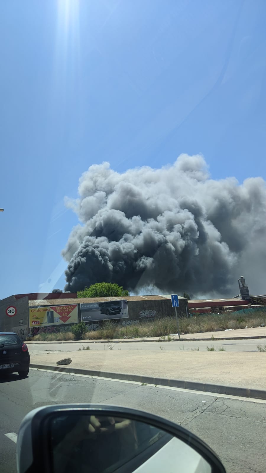 El incendio en una planta de basuras de Silla, en imágenes