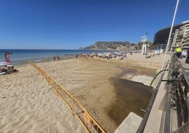 El tramo de playa cerrado en Calp.