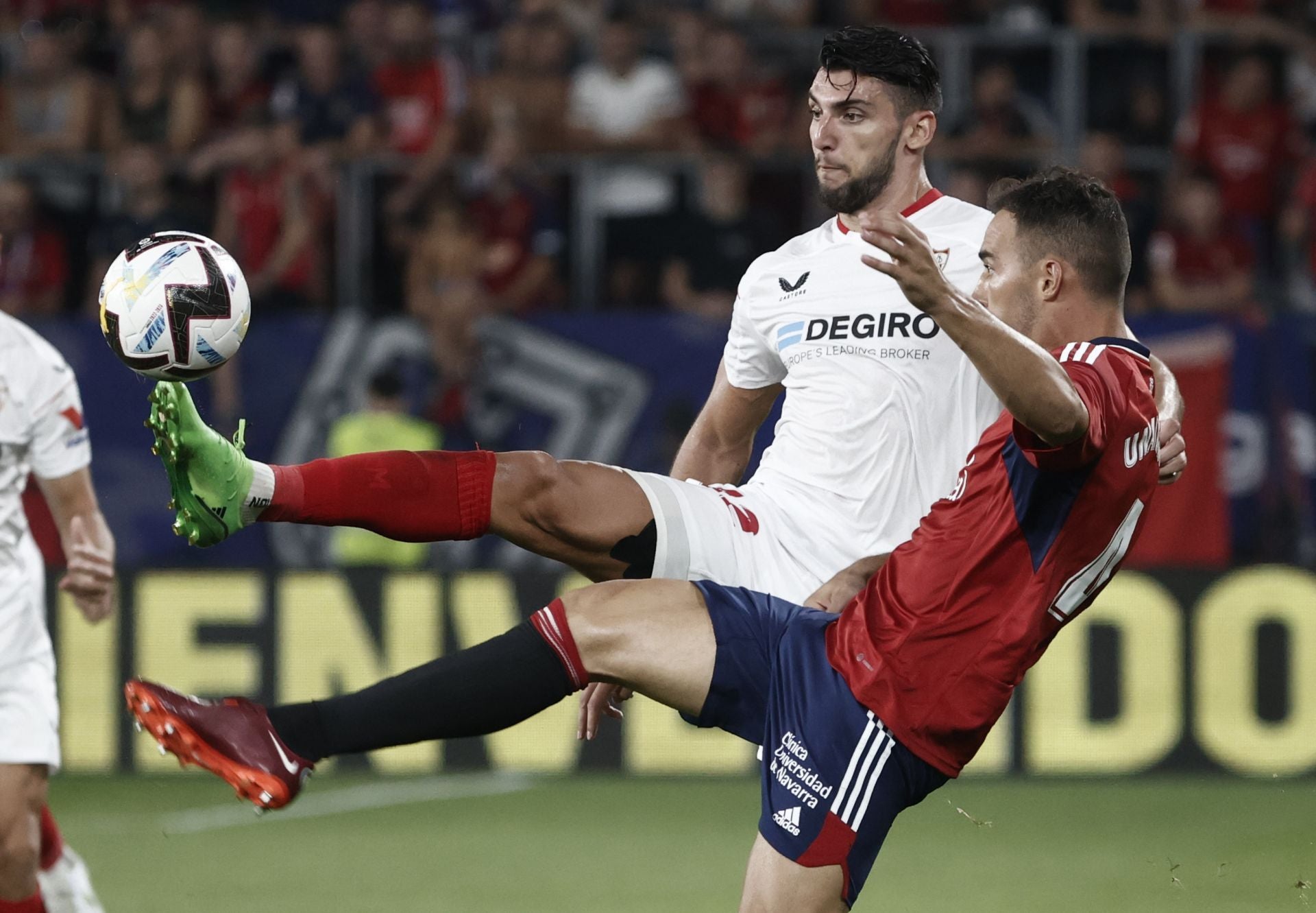 Rafa Mir, en un partido con el Sevilla.