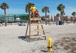 Socorrista en la playa de San Gabriel-Benalúa.