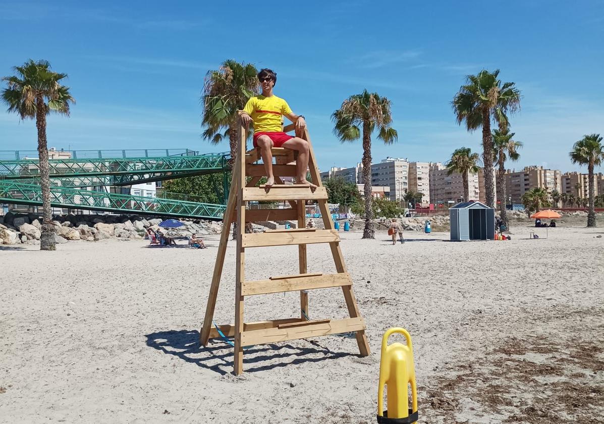 La playa de San Gabriel de Alicante estrena servicio de socorrismo y las costas accesibles ya están operativas