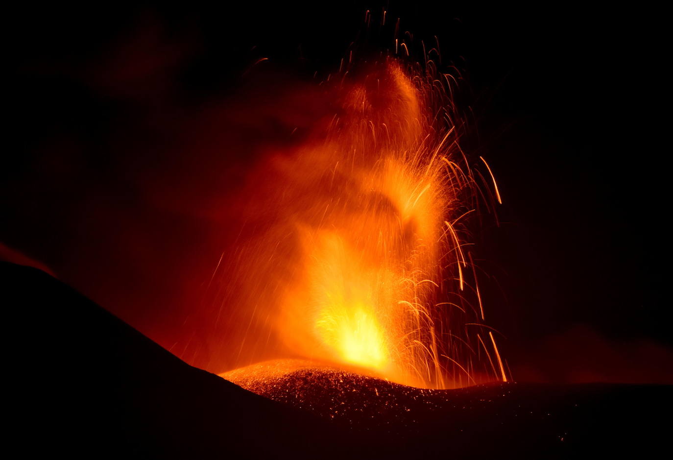 El Etna vuelve a &#039;rugir&#039; con fuerza en Italia