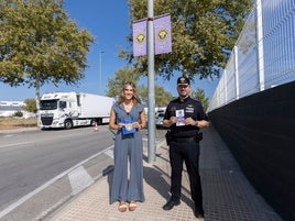 La concejala, con el intendente de la Policía Local.