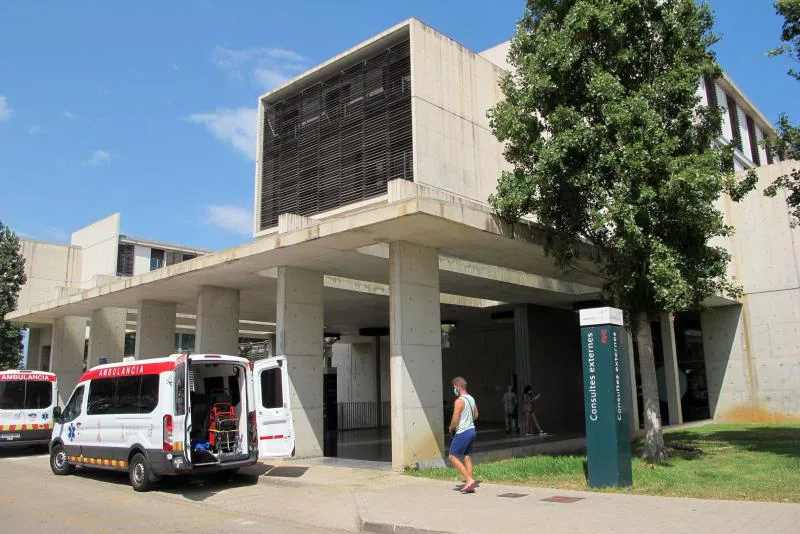 Entrada a Consultas Externas del Hospital de Dénia.