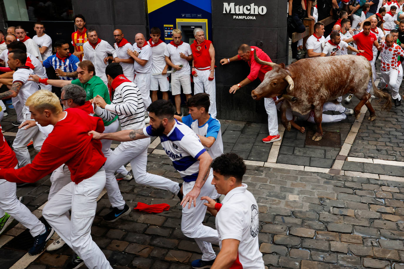 Las mejores imágenes del quinto encierro de San Fermín