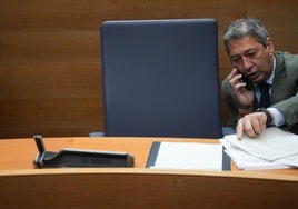 El vicepresidente Vicente Barrera, en el pleno de Les Corts de este jueves.