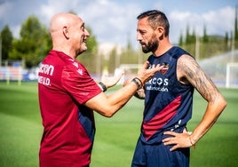 Julián Calero charla con José Luis Morales tras su vuelta al Levante tres años después