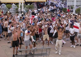 Aficionados ingleses en la previa de uno de los partidos de la Eurocopa celebrada en Alemania.