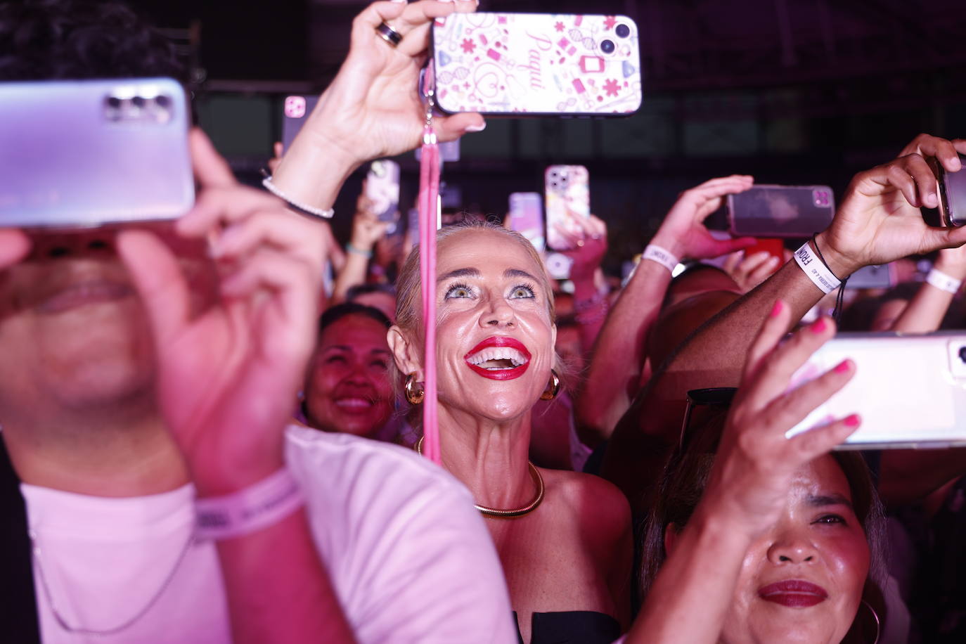 Juan Luis Guerra pone a Valencia a bailar bachata