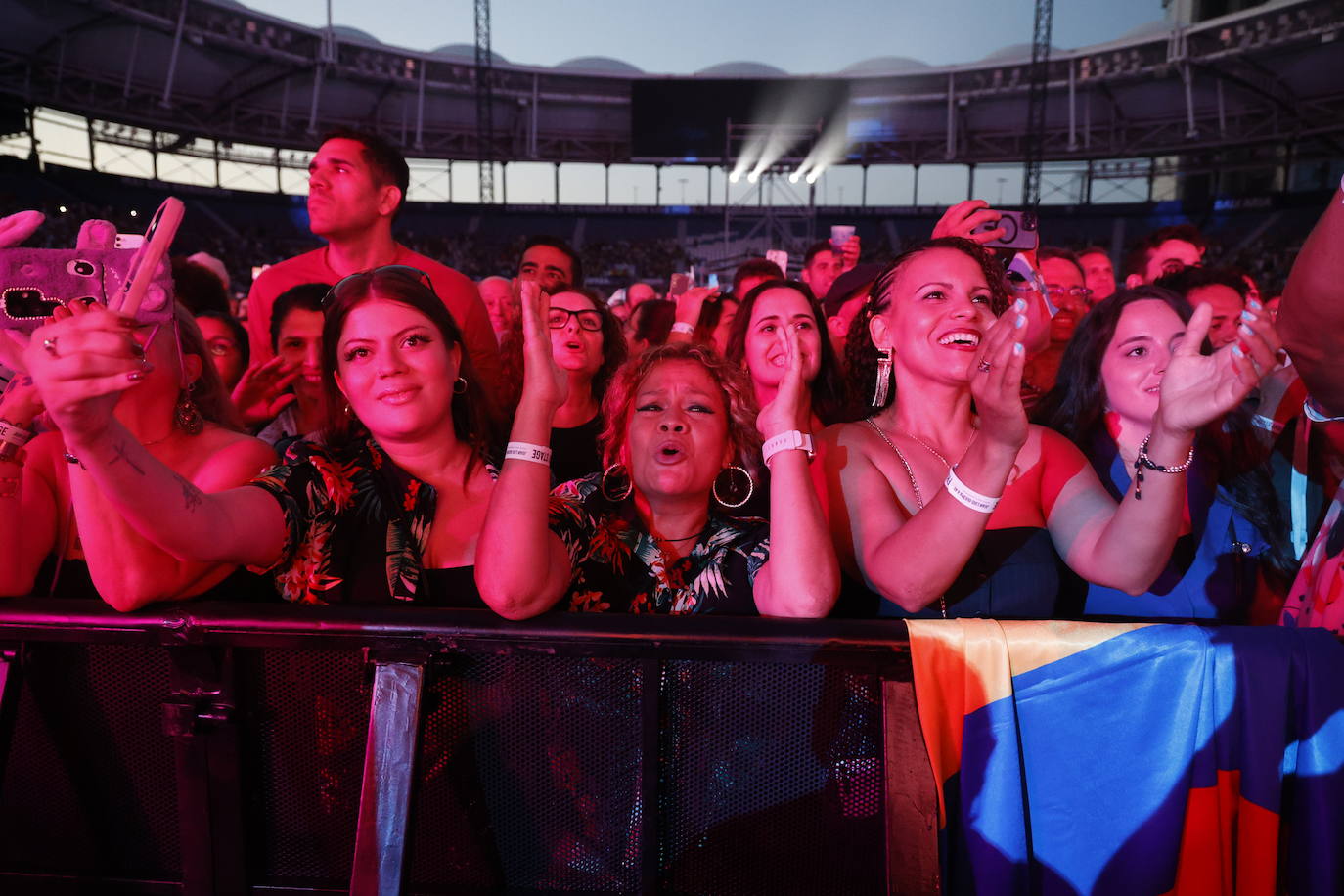 Juan Luis Guerra pone a Valencia a bailar bachata